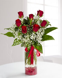 Cam Vazoda 7 Adet Kırmızı Gül