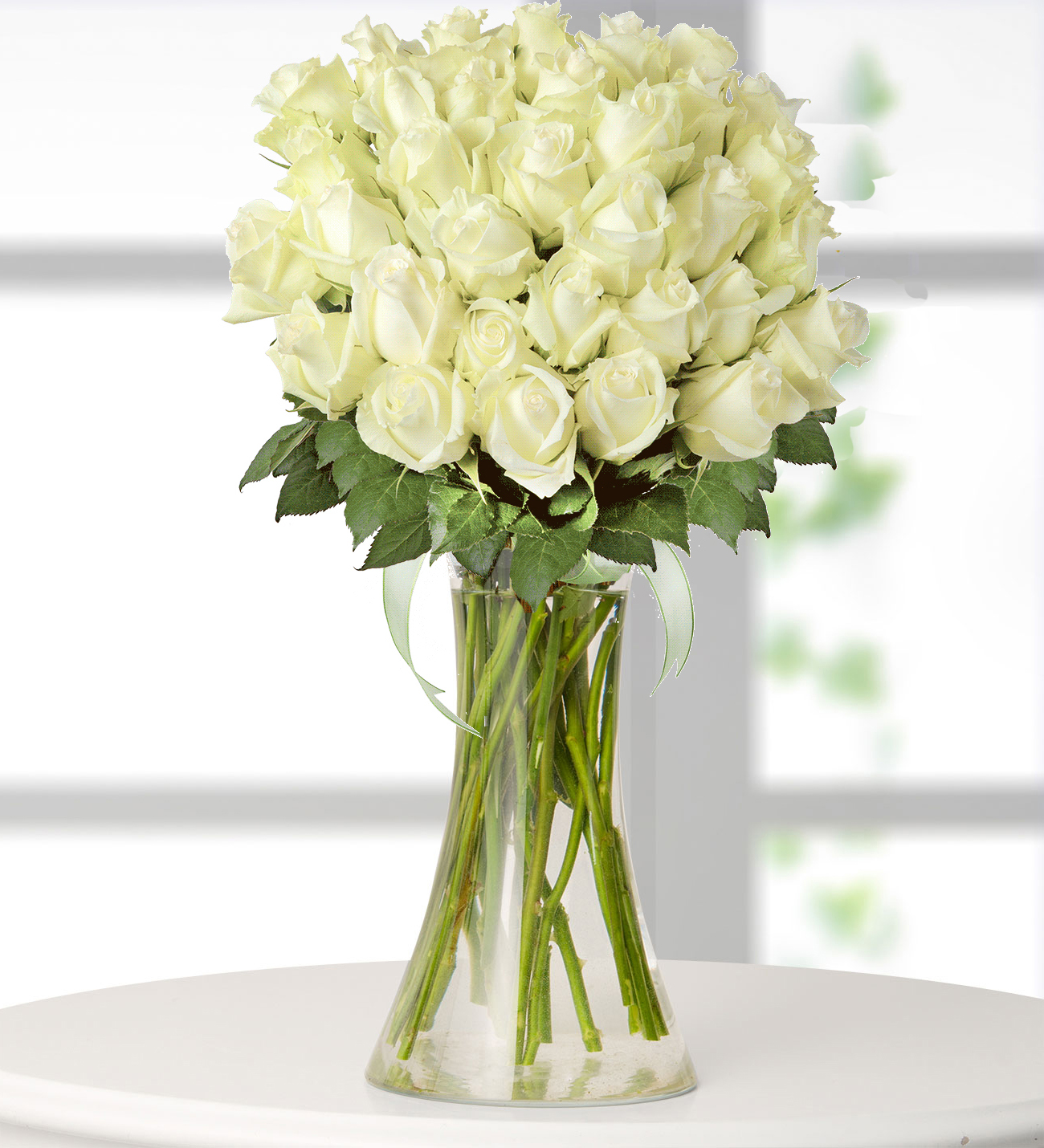 41 adet beyaz gül, zarif bir aranjman ile sunulmuş. Aşkın ve zarafetin sembolü olan bu buket, özel günler için mükemmel bir hediye.