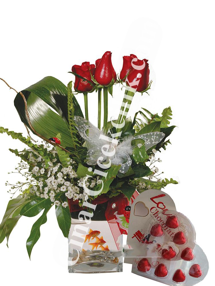 Kırmızı Gül, Çikolata ve Balıklı Çiçek Aranjmanı