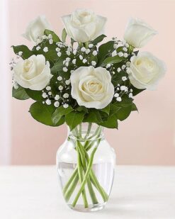 Vazoda 5 Beyaz Gül - Saf ve Zarif Çiçek Tasarımı