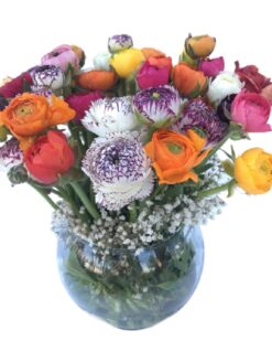 Şakayık Mevsim Çiçeklerinin Güzelliği, zarif ve taze şakayıklarla hazırlanmış şık bir aranjmandır.