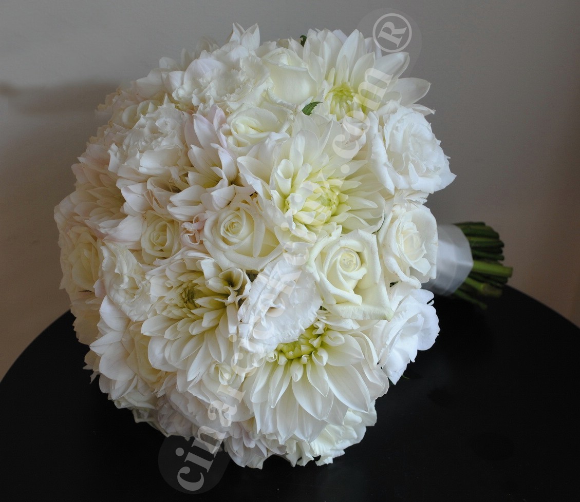 Beyaz Kasımpatı Gül Gelin Buketleri