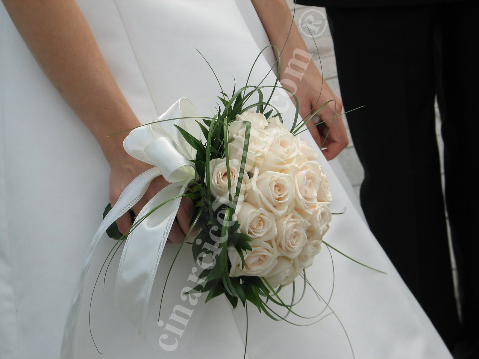 Somon Renkli Gül Model Gelin Buketleri