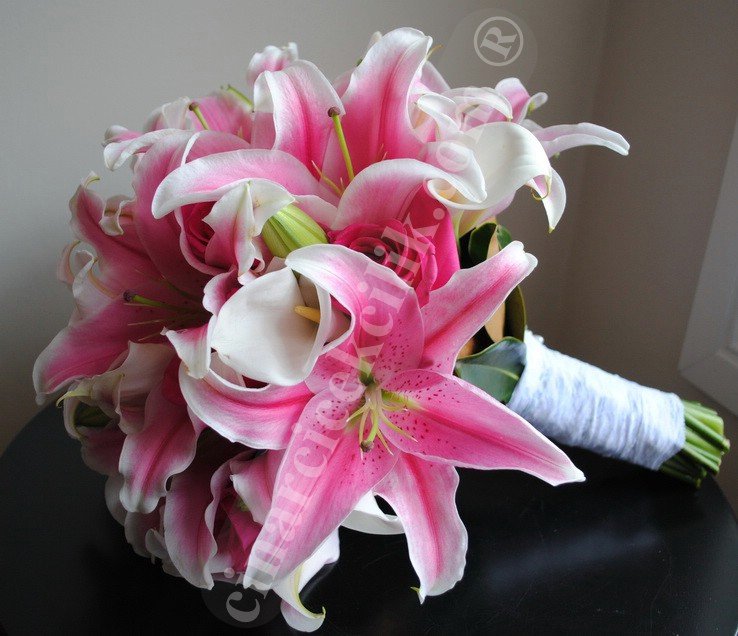 Beyaz Gala Pembe Lilyum Gelin Buketleri