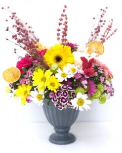 Karışık Mevsim Çiçekleri Kadeh Vazoda