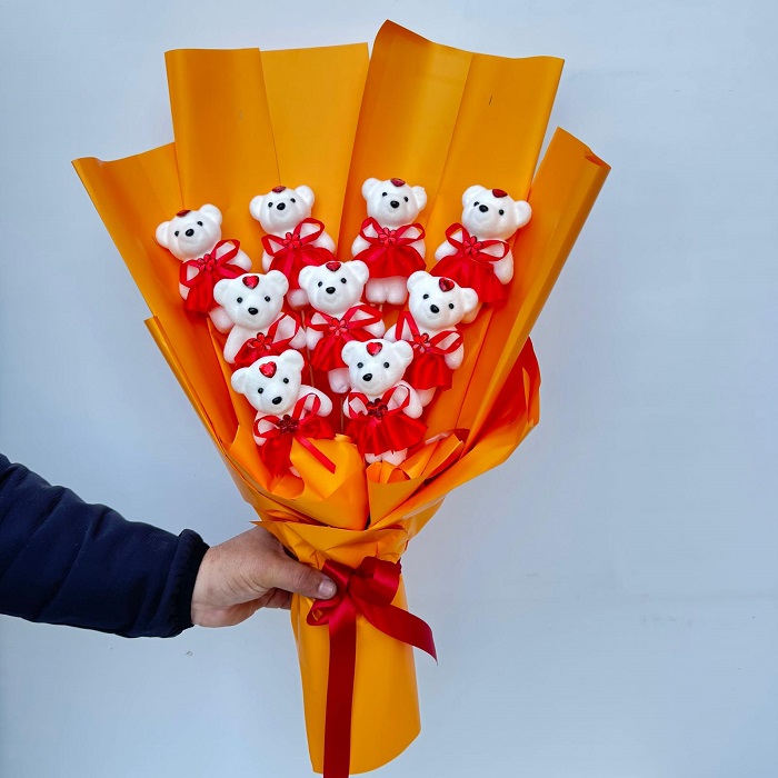 Kırmızı Etekli Ayıcık Buketi - 9'lu Özel Tasarım