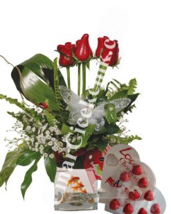 Kırmızı Gül, Çikolata ve Balıklı Çiçek Aranjmanı