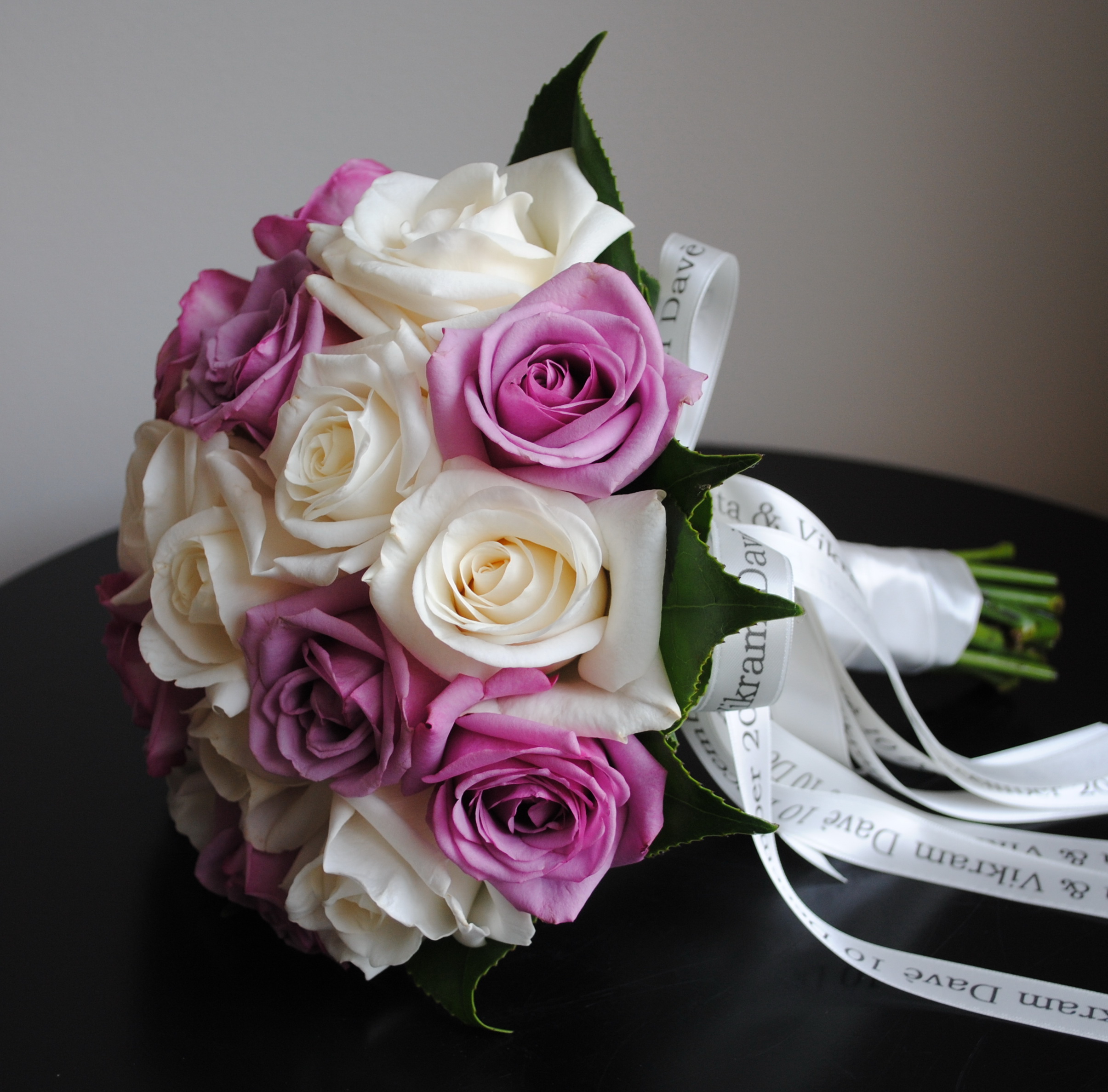 Beyaz Gül Lila Gül Gelin Buketleri - Görsel 2