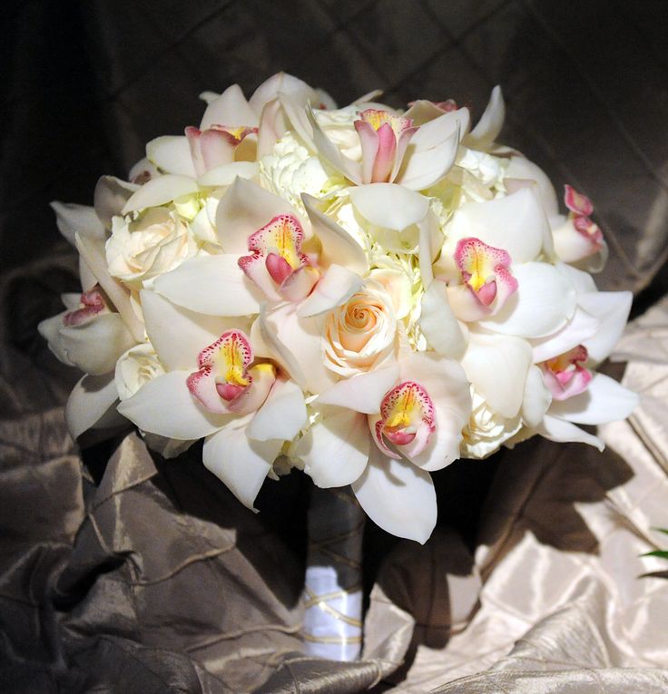 Beyaz Orkide Beyaz Gül Gelin Buketleri - Görsel 2