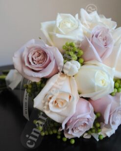 Lila Beyaz Gül Gelin Buketleri