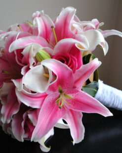 Beyaz Gala Pembe Lilyum Gelin Buketleri