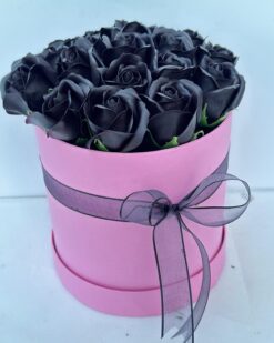 Kutuda 17'li İthal Gerçek Görünümlü Siyah Gül Aranjmanı